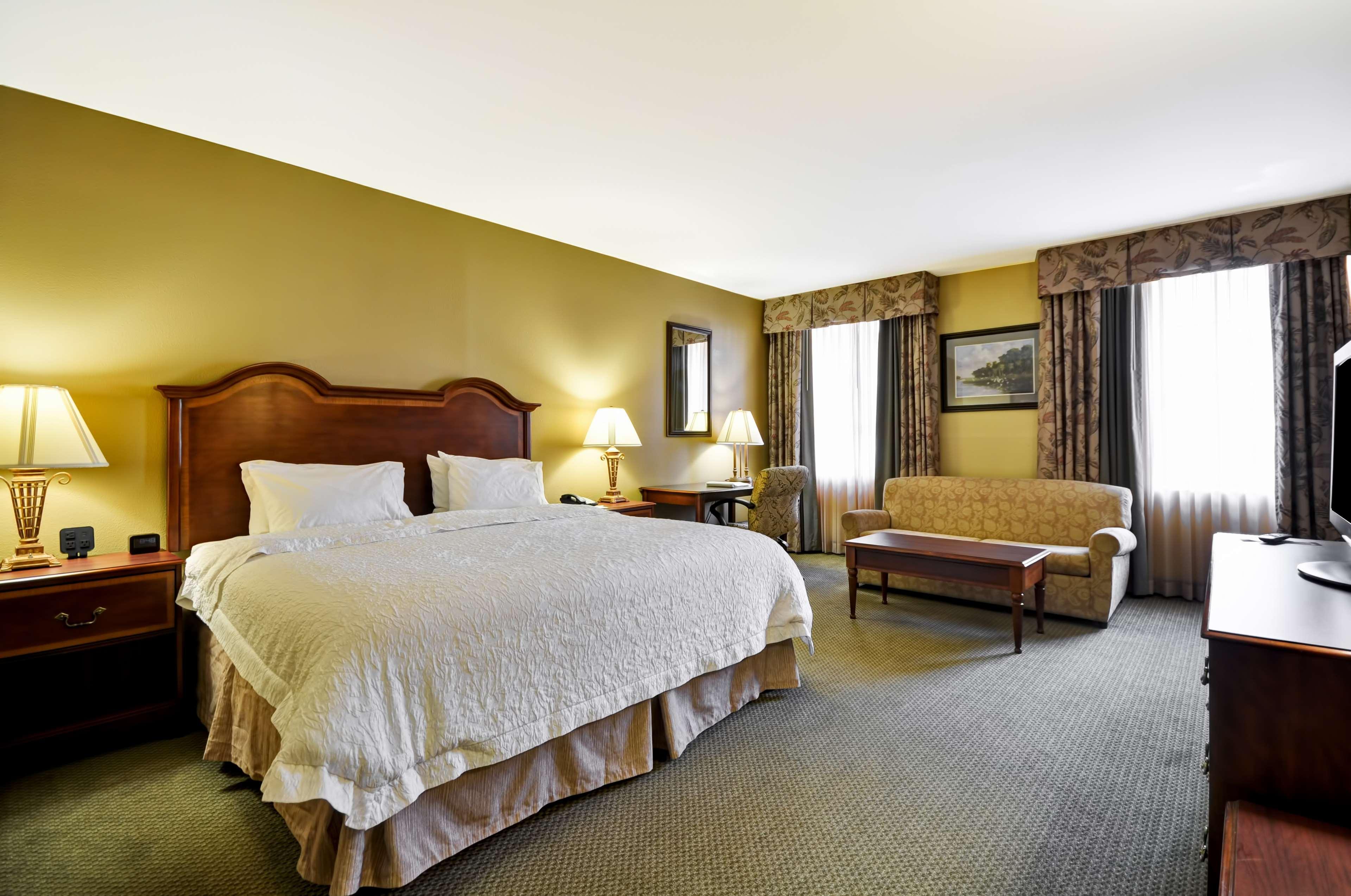 Hampton Inn Charleston-Historic District Экстерьер фото