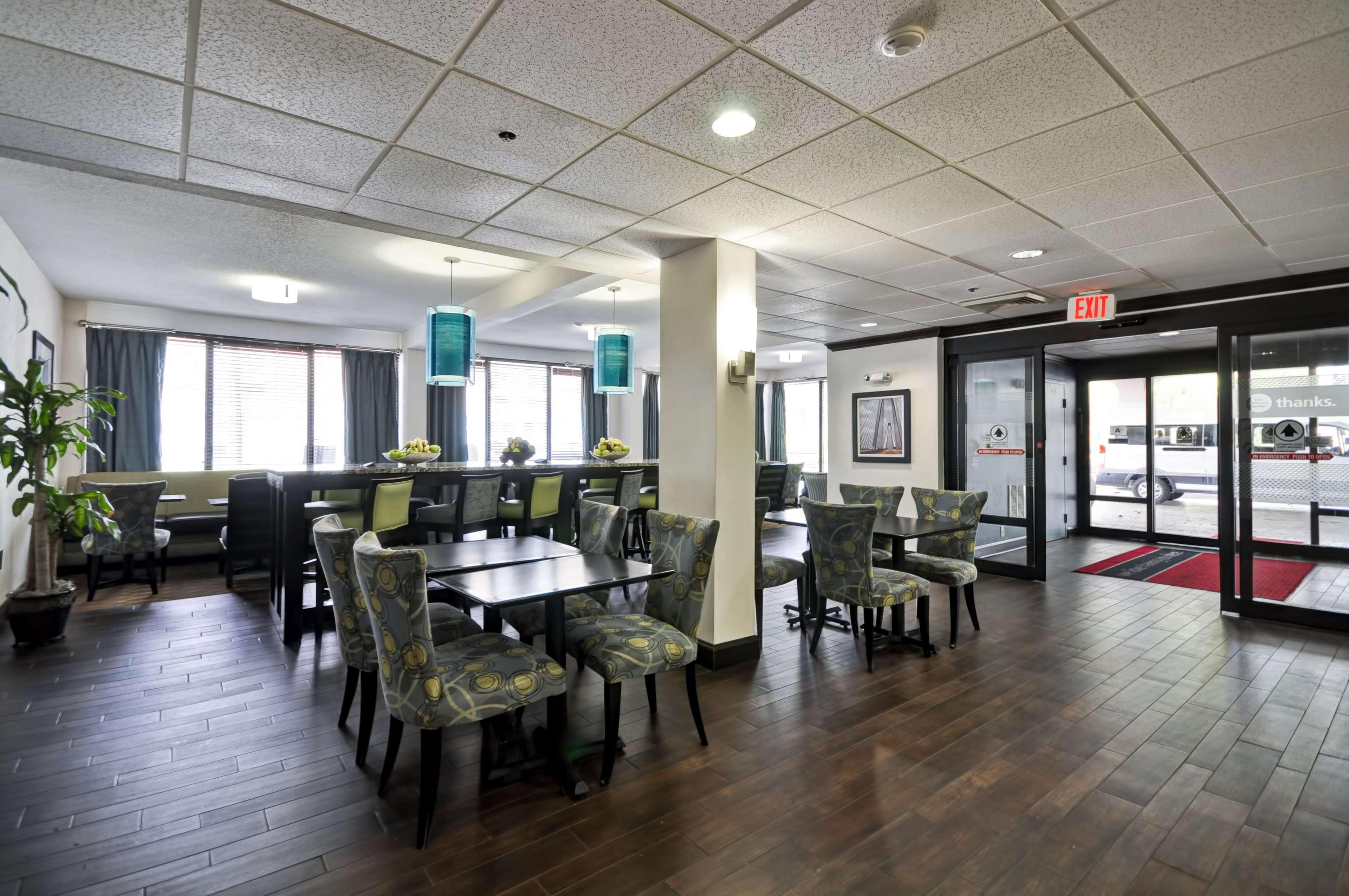 Hampton Inn Charleston-Historic District Экстерьер фото