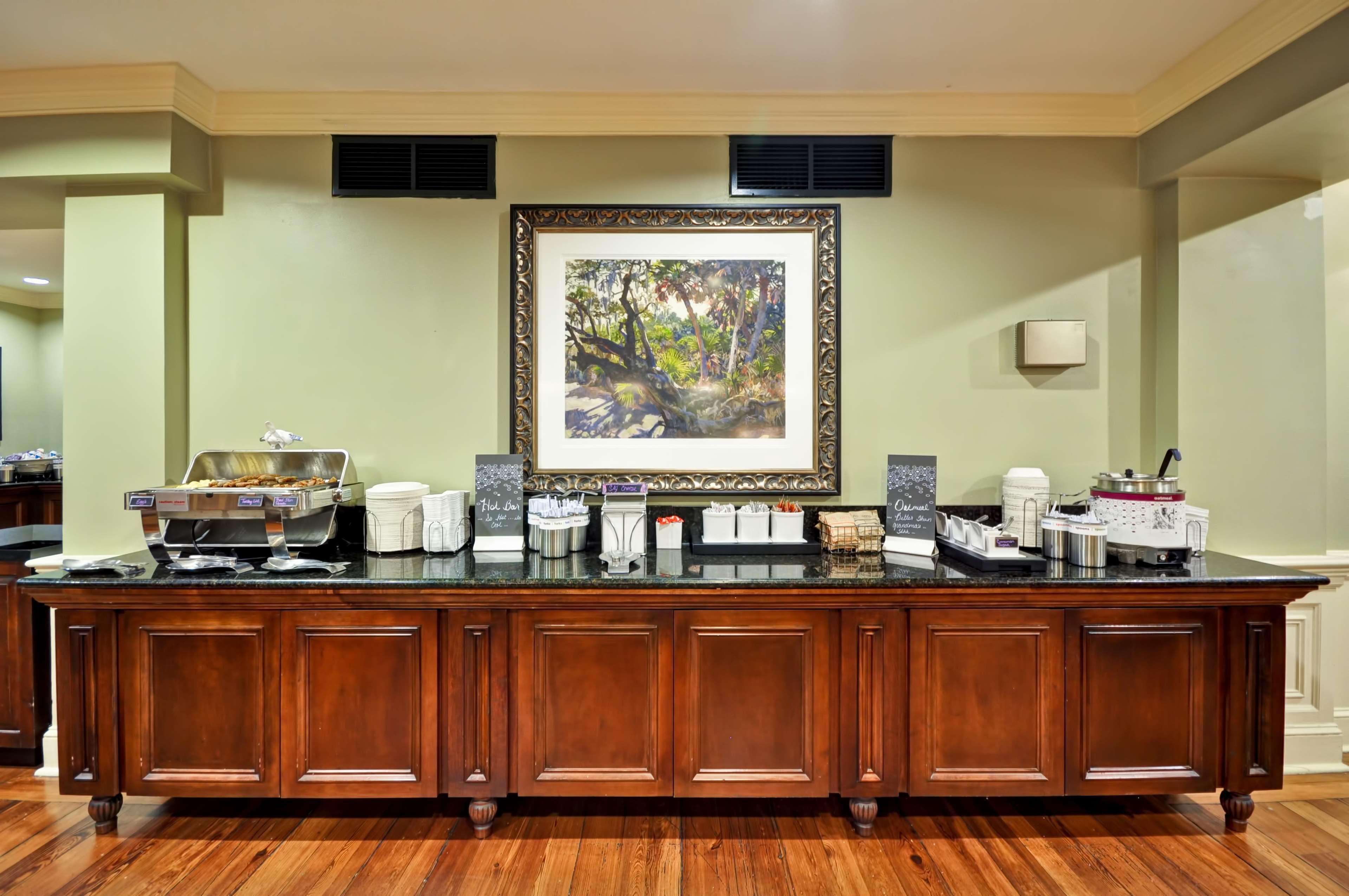 Hampton Inn Charleston-Historic District Экстерьер фото
