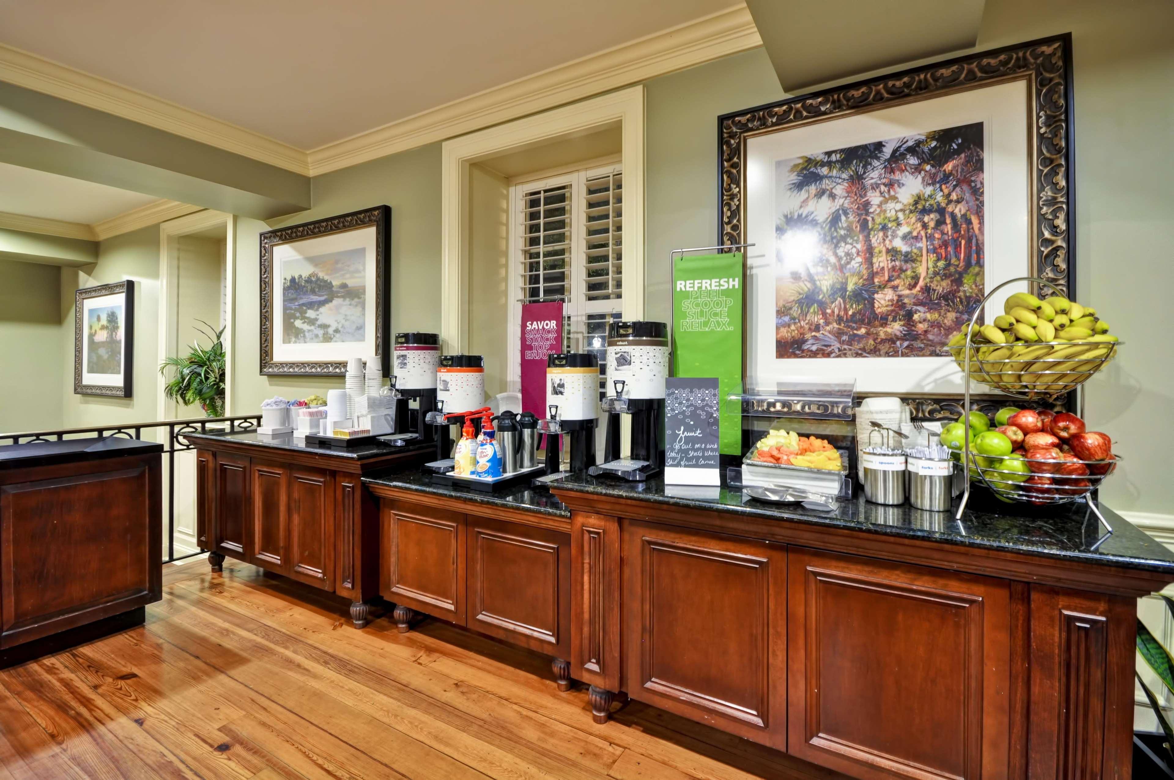 Hampton Inn Charleston-Historic District Экстерьер фото