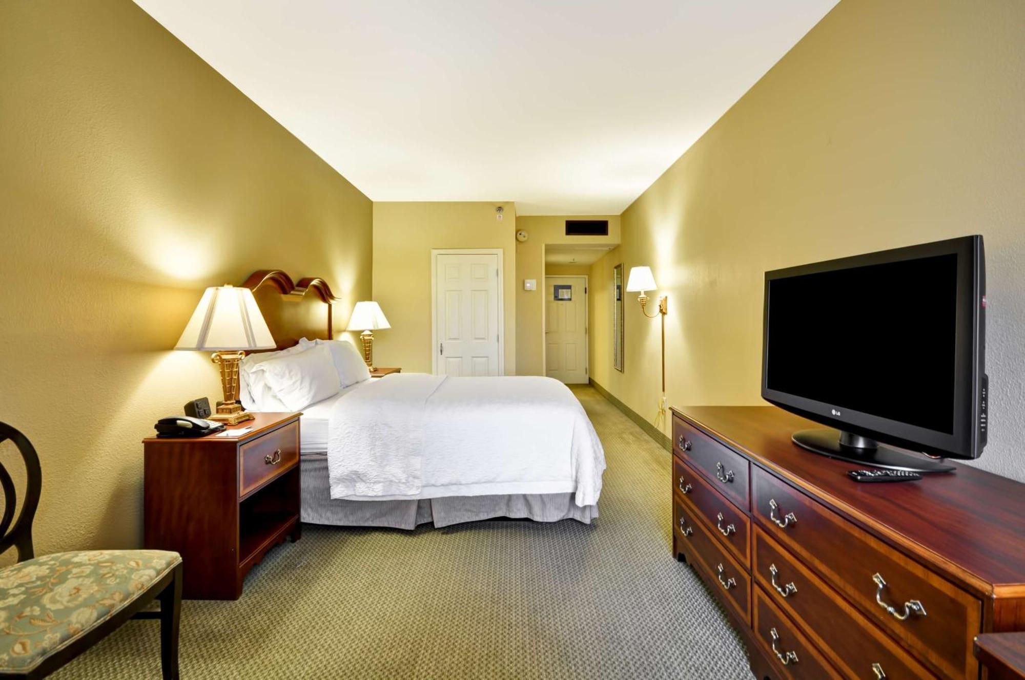 Hampton Inn Charleston-Historic District Экстерьер фото