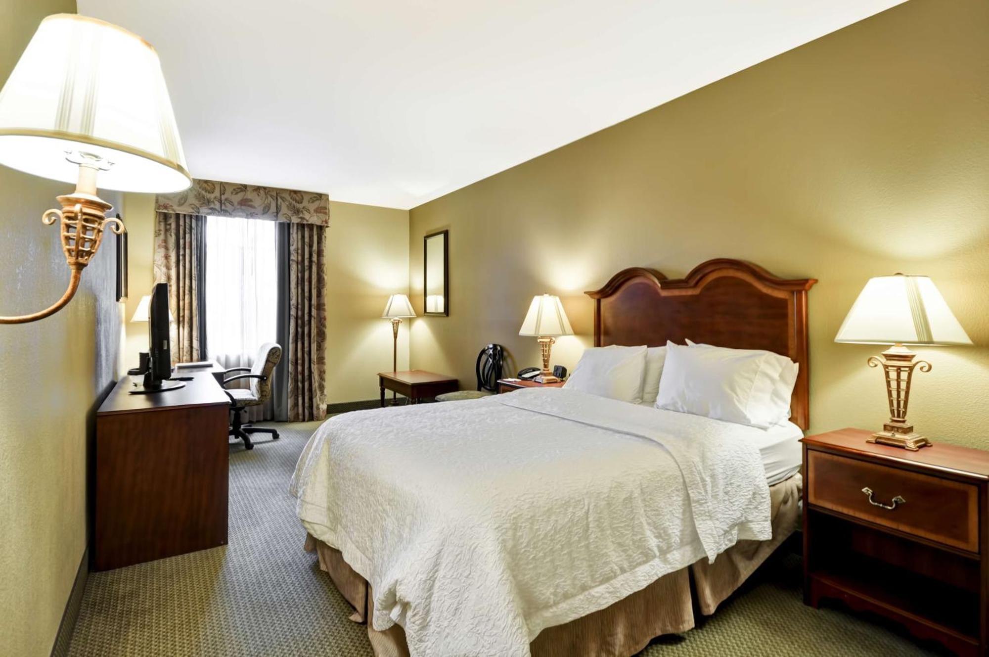 Hampton Inn Charleston-Historic District Экстерьер фото