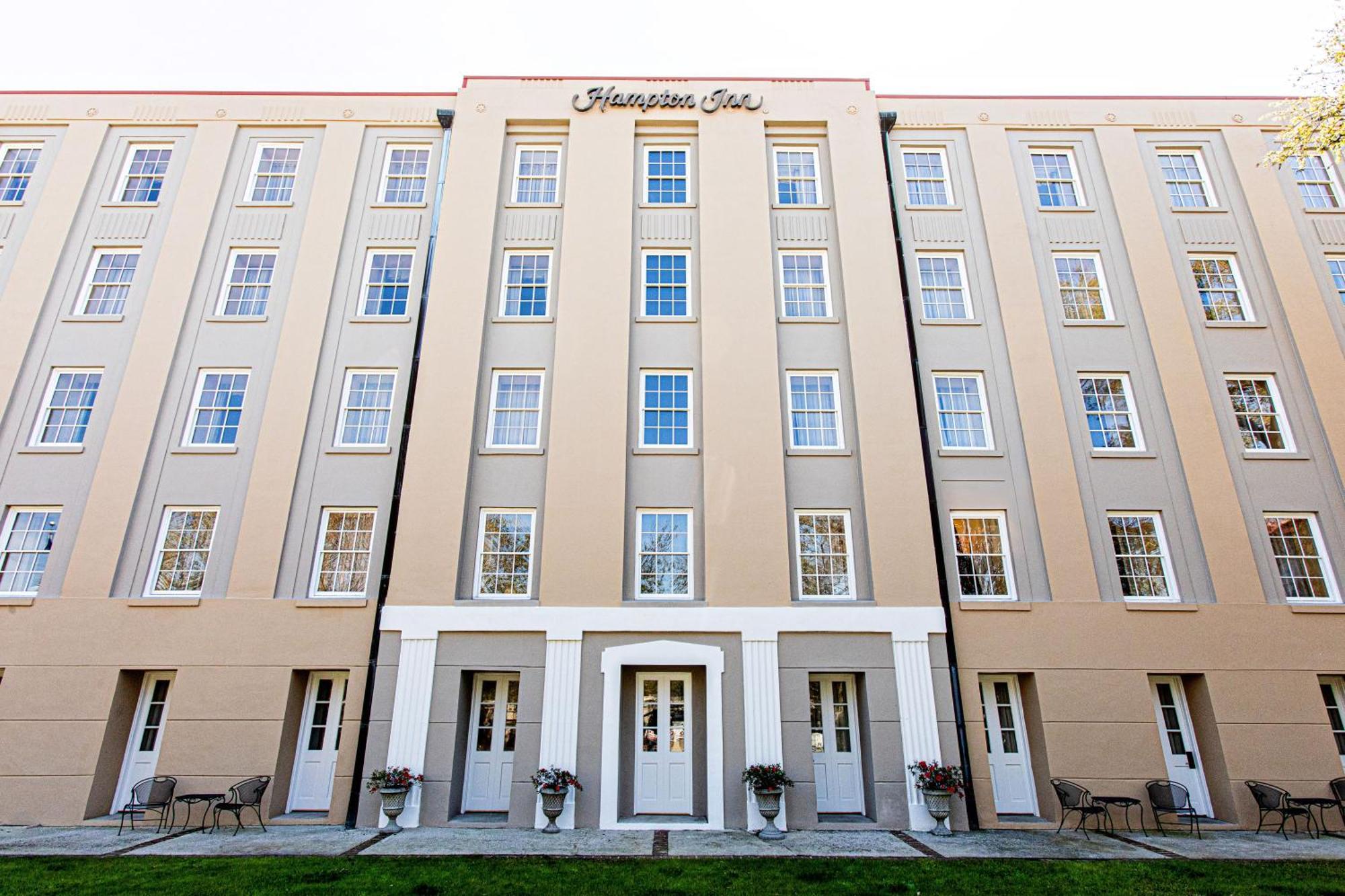 Hampton Inn Charleston-Historic District Экстерьер фото