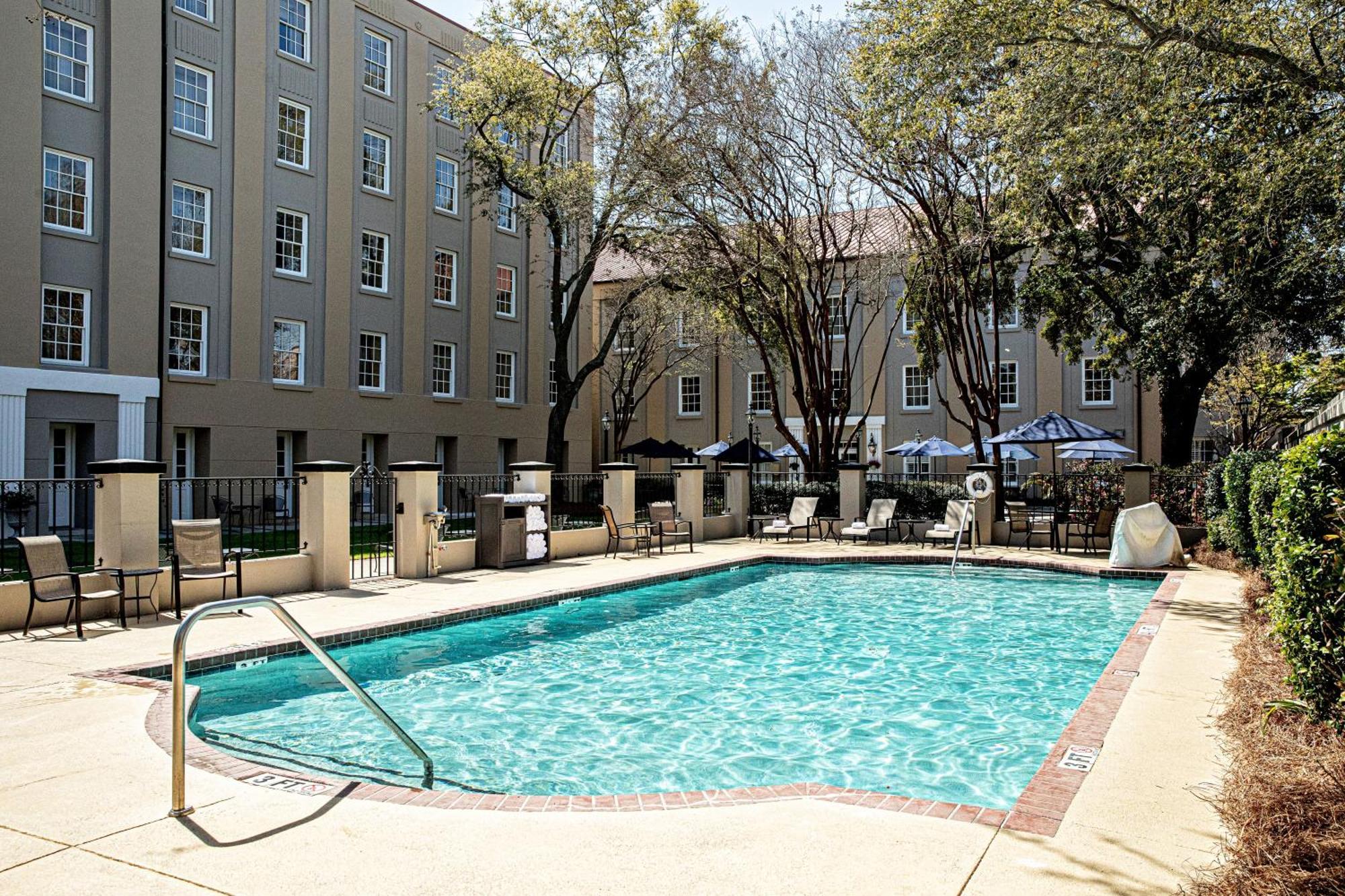 Hampton Inn Charleston-Historic District Экстерьер фото