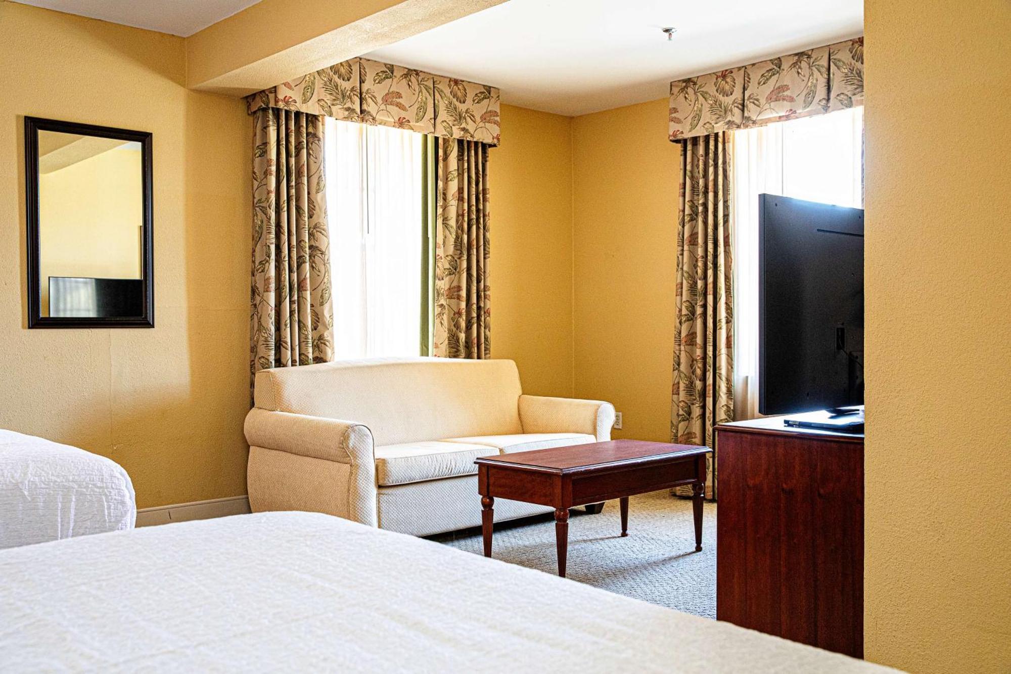 Hampton Inn Charleston-Historic District Экстерьер фото