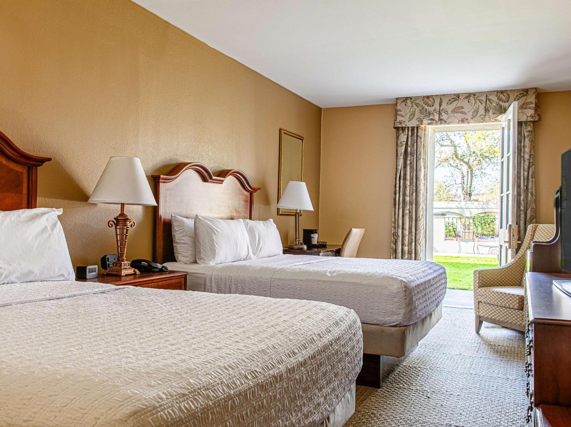 Hampton Inn Charleston-Historic District Экстерьер фото